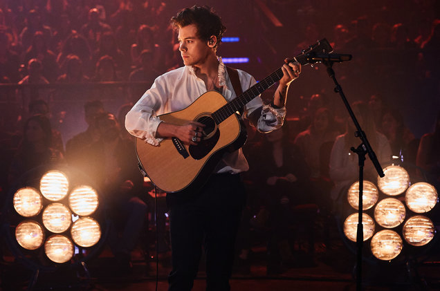 HARRY-STYLES-performs-on-james-corden-2017-a-billboard-1548[1]