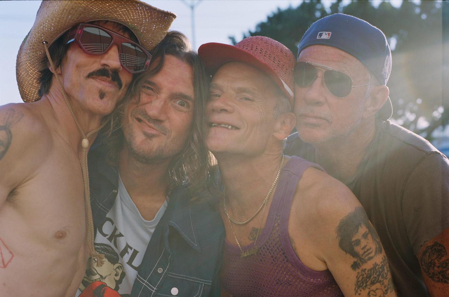 red-hot-chili-peppers-press-photo-2022-billboard-1548[1]