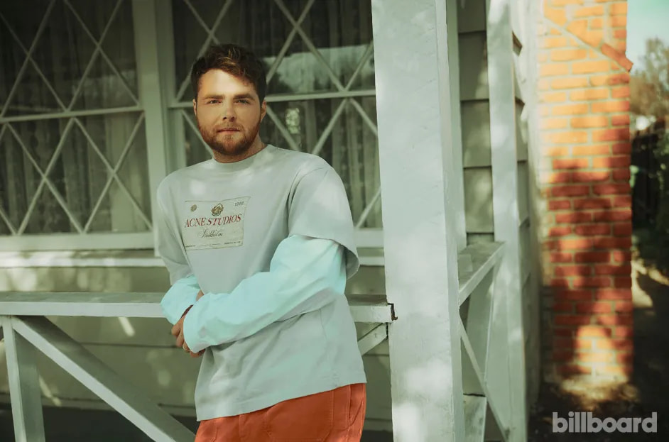 chartbreaker-alex-warren-billboard-2025-bb2-austin-hargrave-1-1548