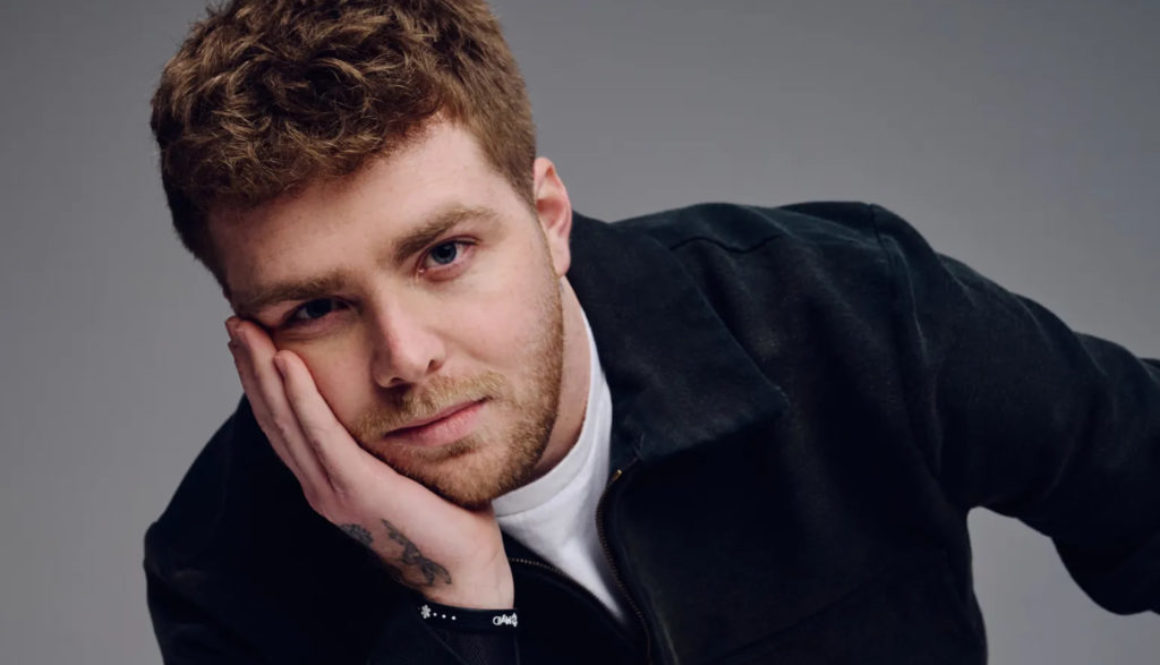 Alex-Warren-cr-Jack-Dytrych-2025-press-billboard-1548