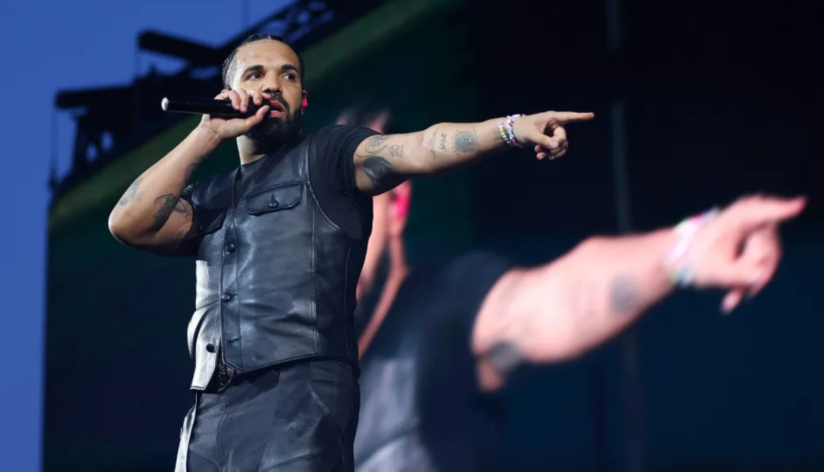 drake-wireless-festival-england-sj-2025-billboard-1800