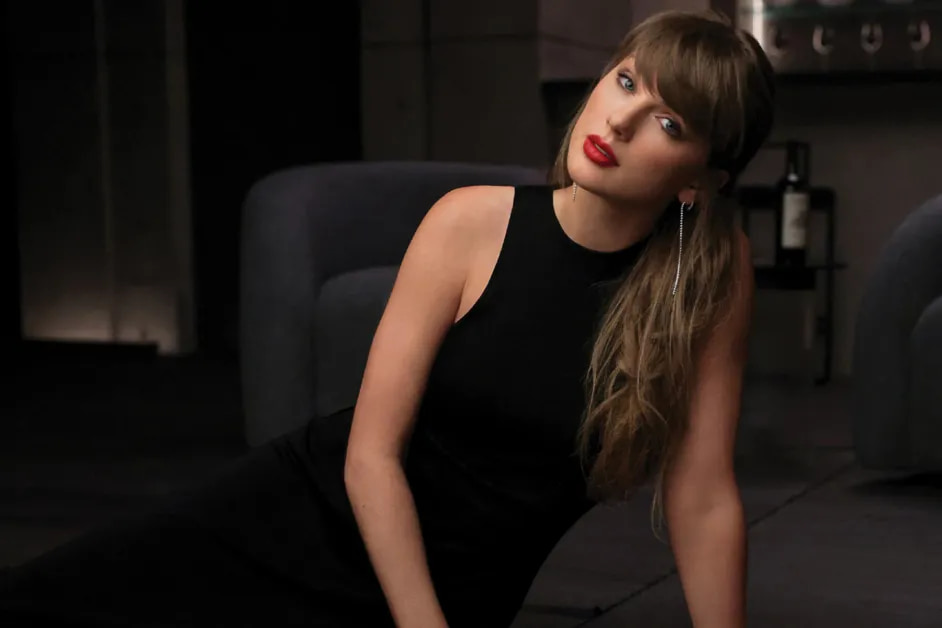 02-taylor-swift-tloas-encore-billboard-1800